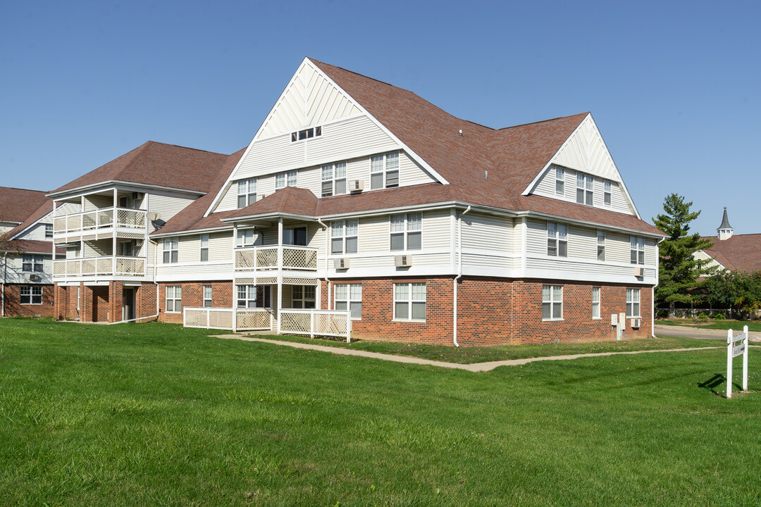 Town and Country in Urbana, IL - Building Photo