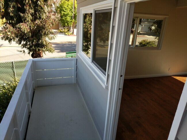 16550 Sunset Blvd in Los Angeles, CA - Building Photo - Building Photo