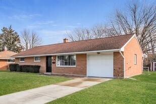 4352 Ashgrove Dr in Grove City, OH - Building Photo