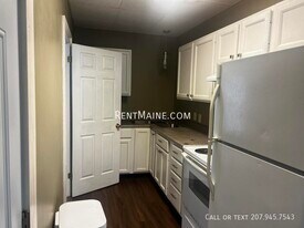 62 High St, Unit 3 in Bangor, ME - Building Photo