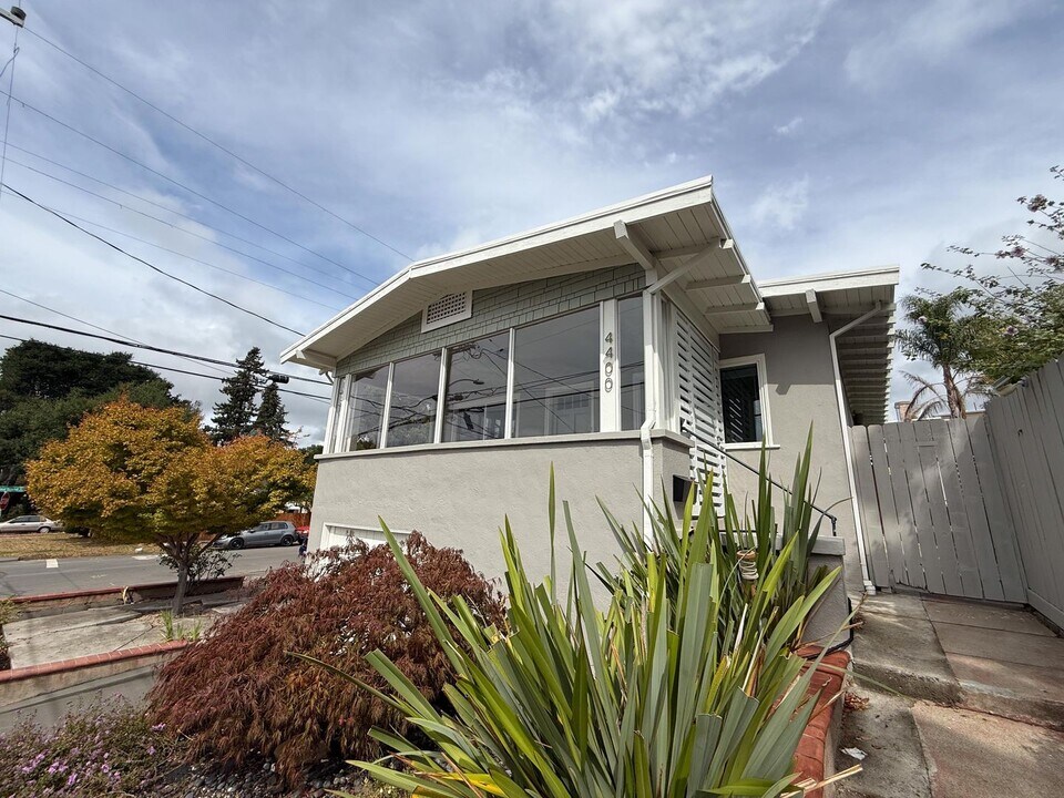 4400 Virginia Ave in Oakland, CA - Building Photo