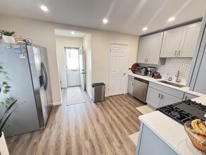 943 Steele Blvd, Unit 227 in Baldwin, NY - Building Photo - Building Photo