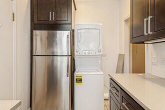 1327 W Addison St in Chicago, IL - Building Photo - Building Photo