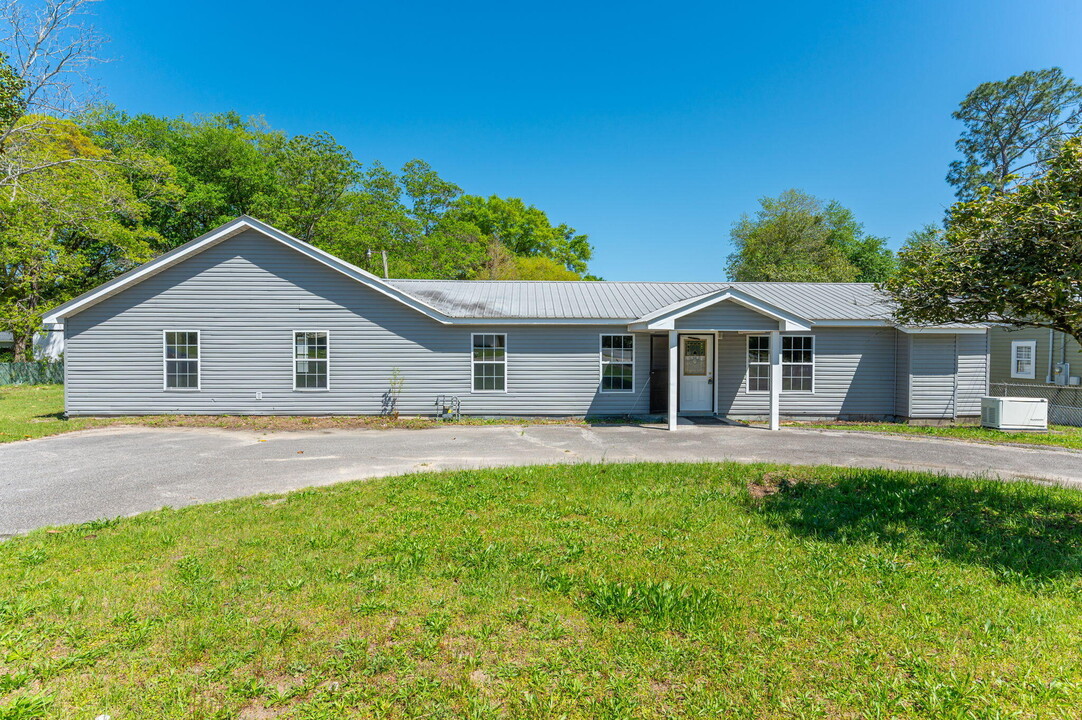 246 US-331 in Defuniak Springs, FL - Building Photo