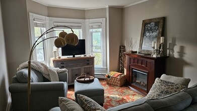 313 Walnut St, Unit #2 in Manchester, NH - Foto de edificio - Building Photo