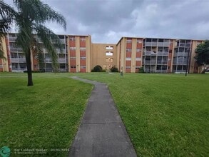 3700 NW 21st St in Lauderdale Lakes, FL - Building Photo - Building Photo