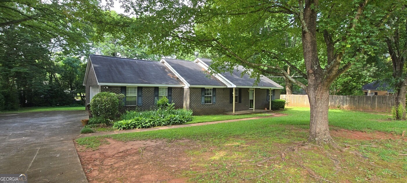 96 Carmichael St in Mcdonough, GA - Foto de edificio