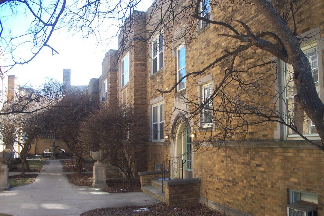 4205 N Keystone Ave in Chicago, IL - Building Photo