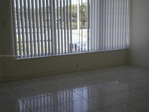 1460 NE 169th St in North Miami Beach, FL - Building Photo - Building Photo