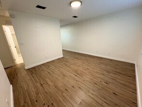 2825 E Clark St in Tampa, FL - Building Photo - Building Photo