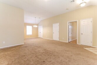 512 SW 38th Terrace in Moore, OK - Building Photo - Building Photo
