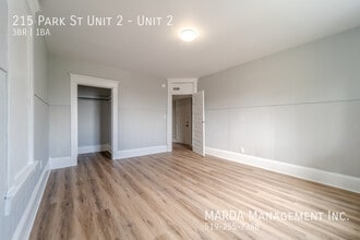 215 Park St in Chatham, ON - Building Photo - Building Photo