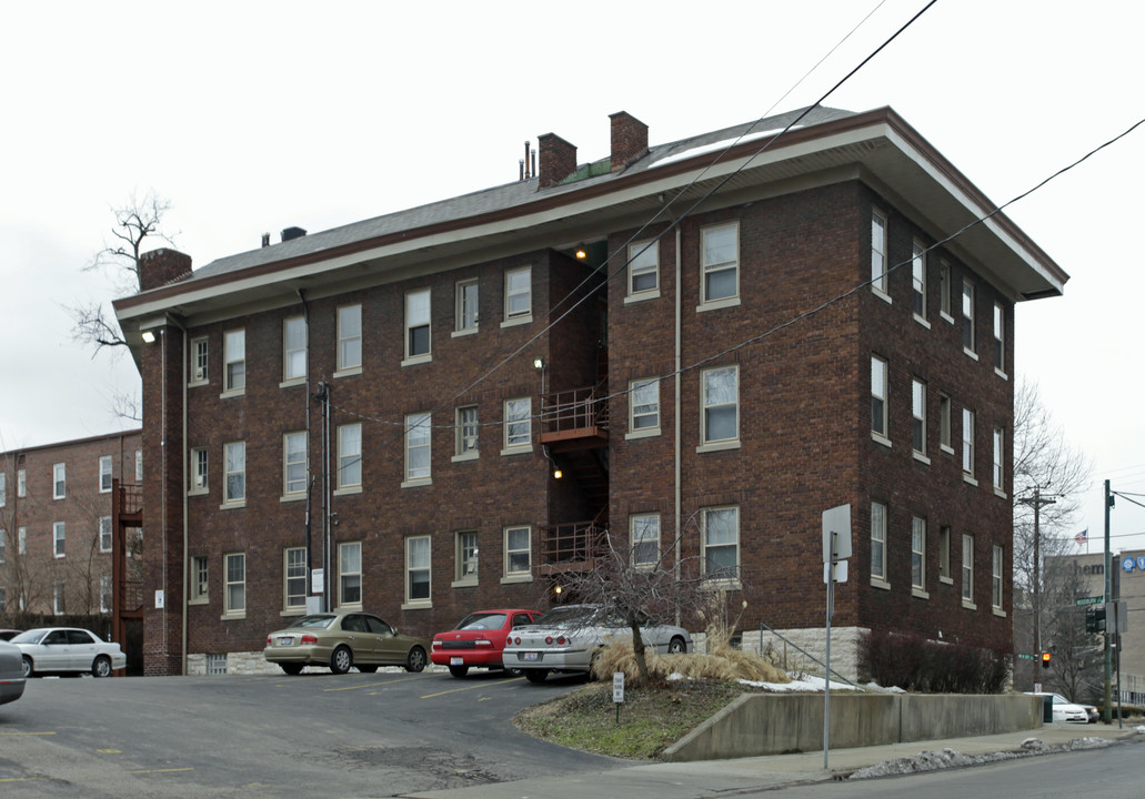 Woodburn Courtyard Apartments in Cincinnati, OH - Building Photo