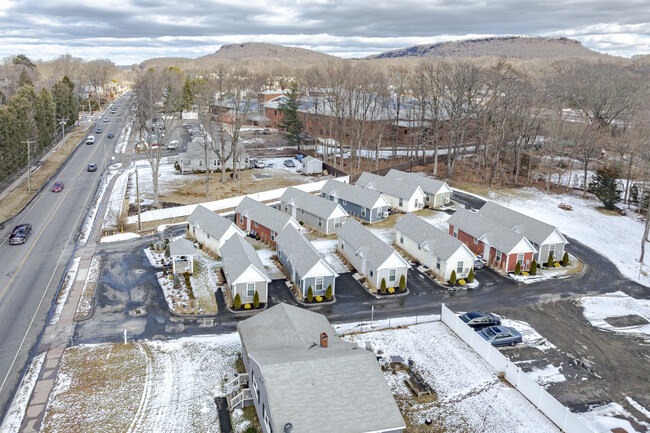 North Broad Park in Meriden, CT - Building Photo - Building Photo