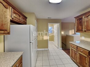 435 Rocky Crest Dr in Gallatin, TN - Foto de edificio - Building Photo