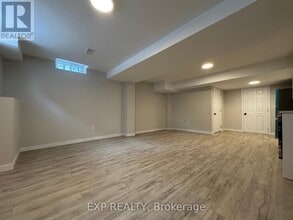 58 Moore Pl in Barrie, ON - Building Photo - Building Photo