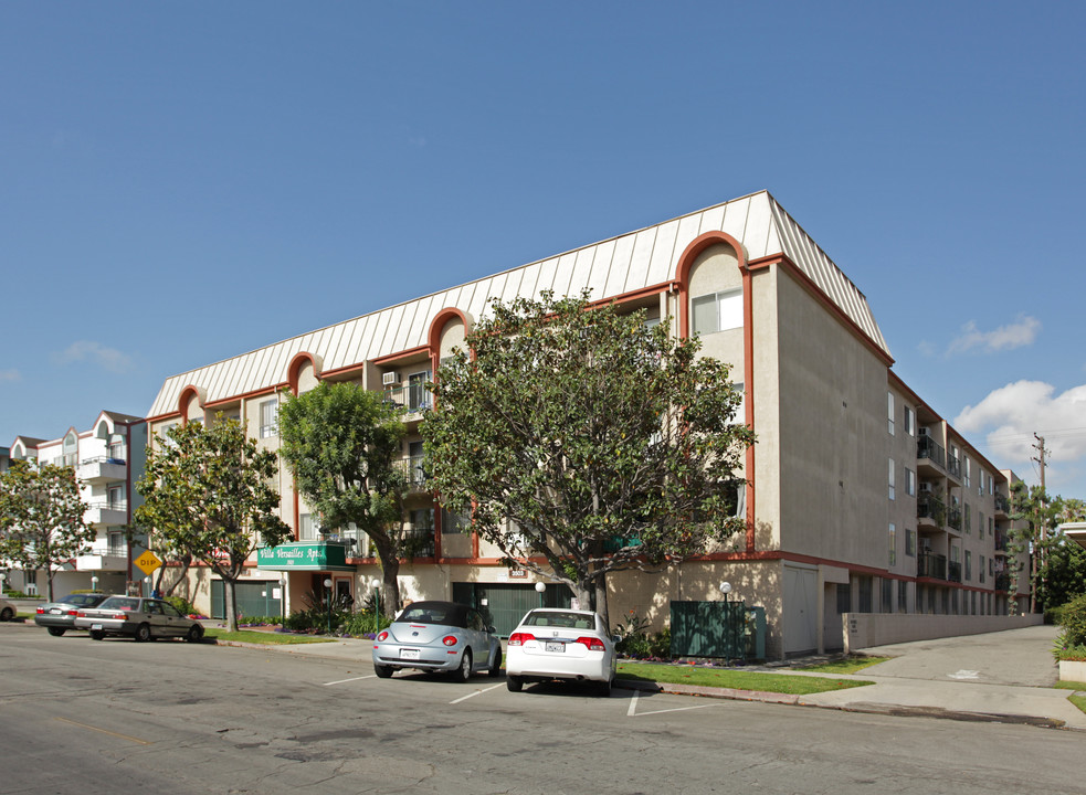 Villa Versailles Apartments in Long Beach, CA - Building Photo