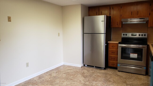 7208 Parker School Rd-Unit -7 in Jacksonville, FL - Foto de edificio - Building Photo