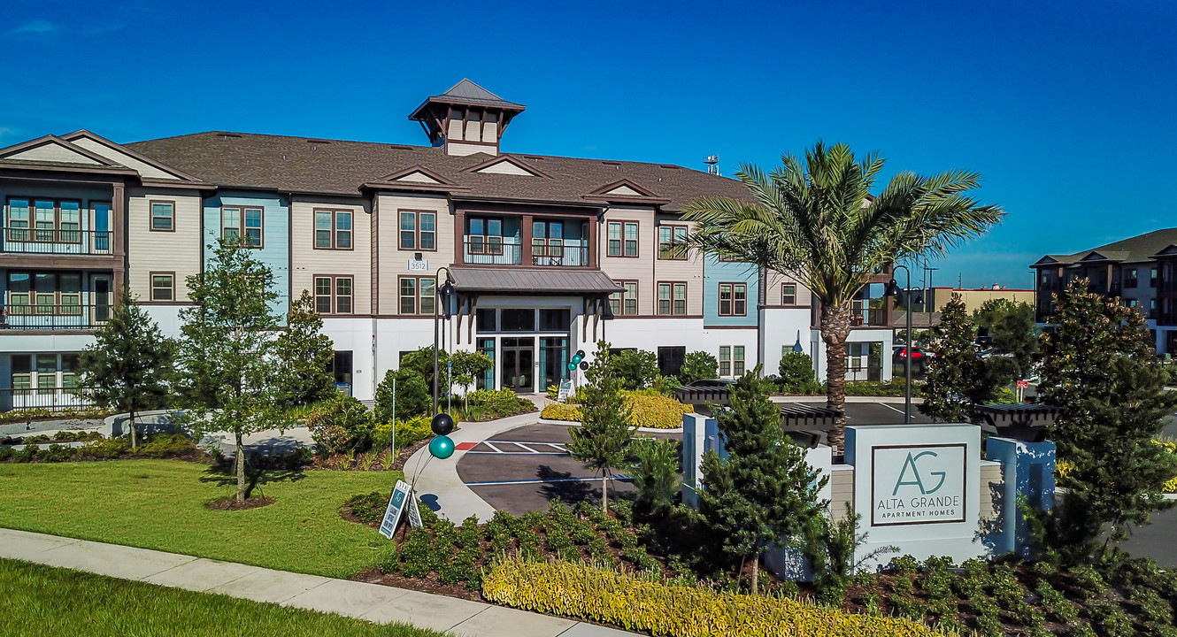 Lantower Grande Flats in Orlando, FL - Building Photo