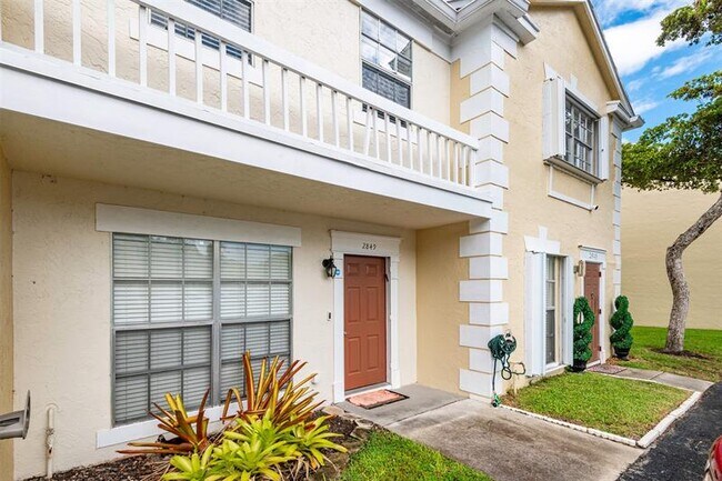 2849 Belmont Ln in Hollywood, FL - Building Photo - Building Photo