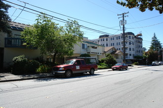 544 Walnut St in San Carlos, CA - Building Photo - Building Photo