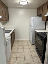 Delta Cove Apartments in Stockton, CA - Foto de edificio - Building Photo