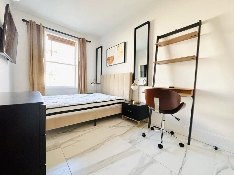 987 Willoughby Ave in Brooklyn, NY - Building Photo