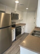 318 Champlin Ave in Henderson, NV - Building Photo