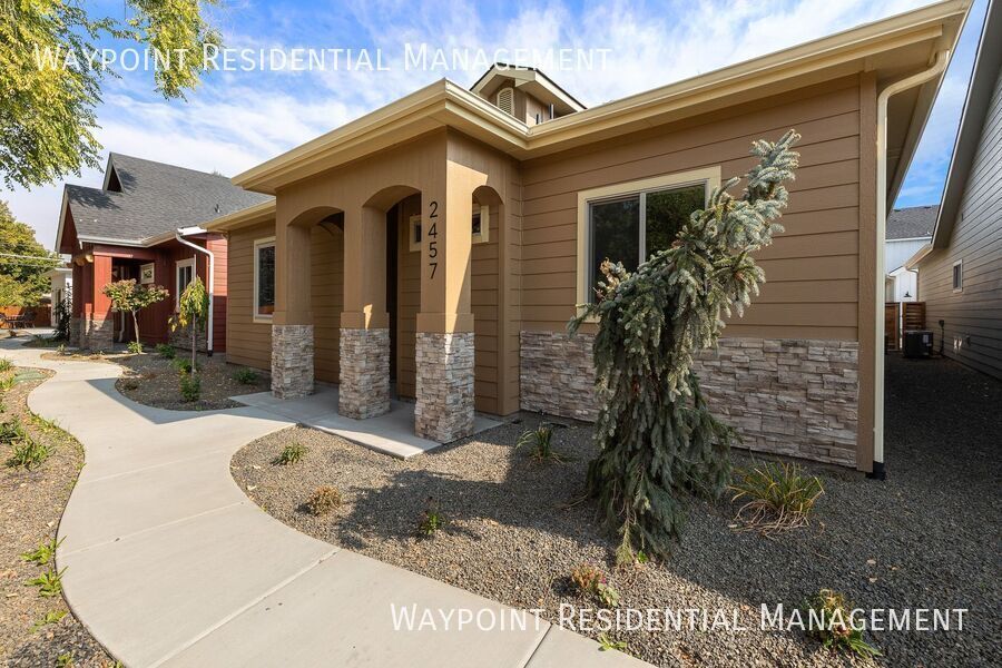 2457 N Ashgrove Ln in Boise, ID - Building Photo