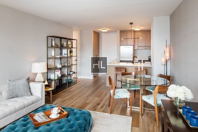 560 W 43rd St-Unit -31E in New York, NY - Foto de edificio - Building Photo