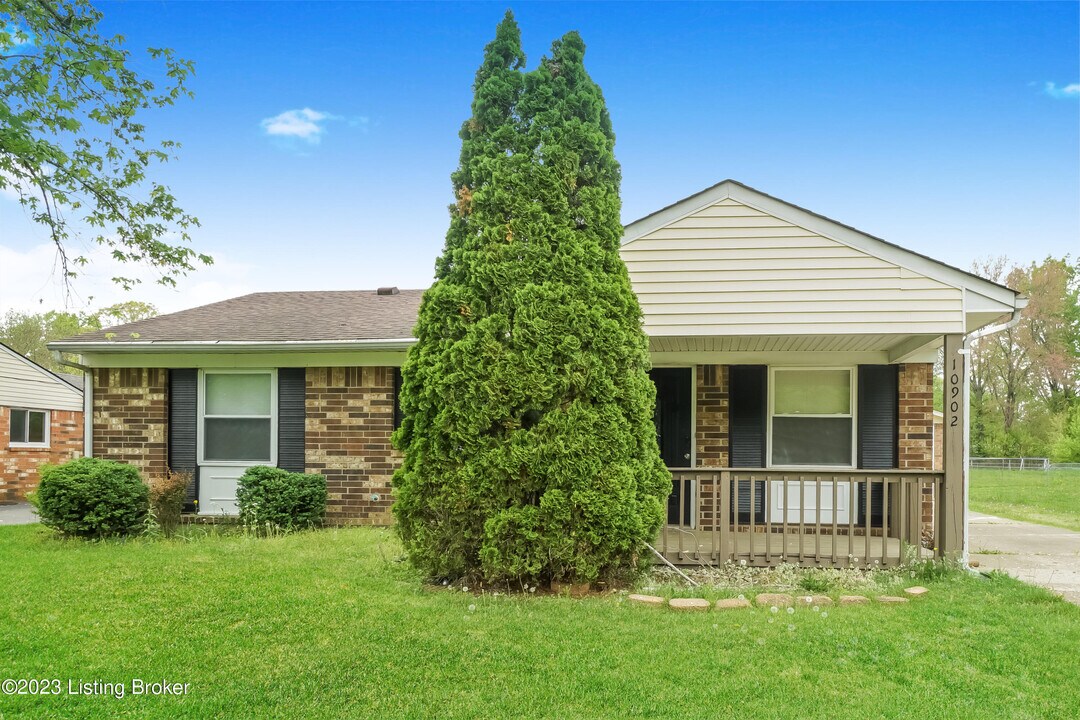 10902 Waycross Ave in Louisville, KY - Building Photo