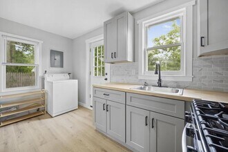 346 E Bernhard Ave in Hazel Park, MI - Foto de edificio - Building Photo