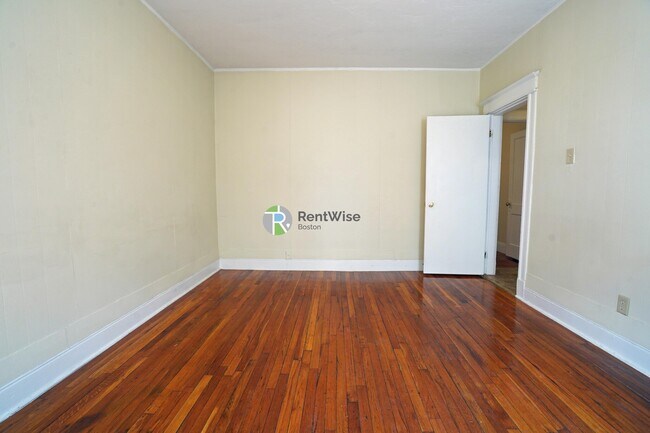 217 Kelton St, Unit 5 in Boston, MA - Building Photo - Building Photo