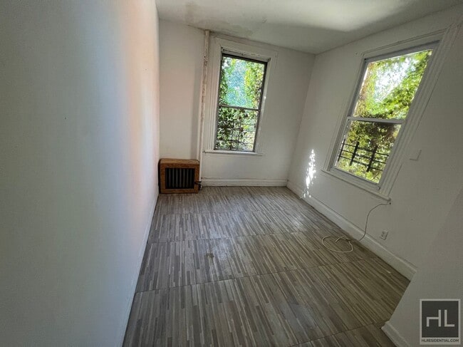 EAST 182 STREET, Unit 2 in Bronx, NY - Building Photo - Building Photo