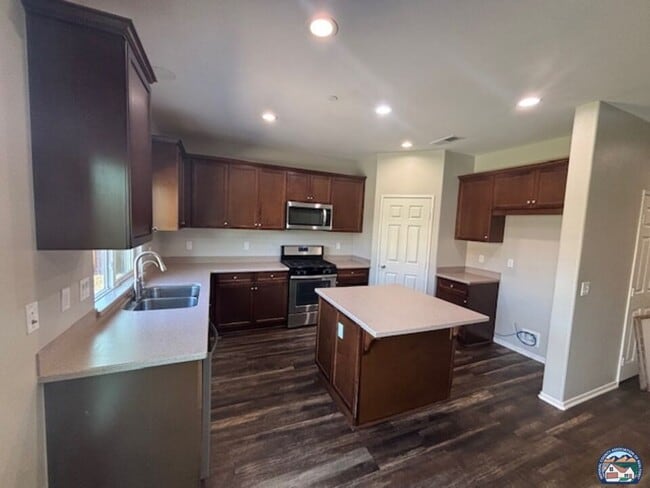 642 Las Lomas St in Imperial, CA - Building Photo - Building Photo