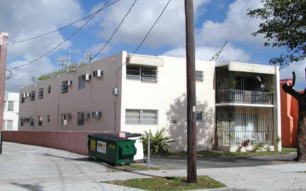 1529 SW 5th St in Miami, FL - Building Photo - Building Photo