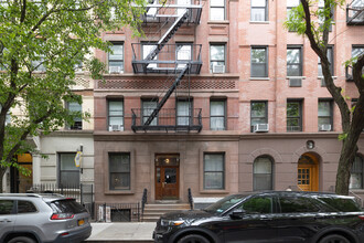 311 E 93rd St in New York, NY - Building Photo - Building Photo