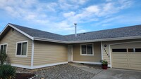 8154 Comox Loop in Blaine, WA - Building Photo - Building Photo