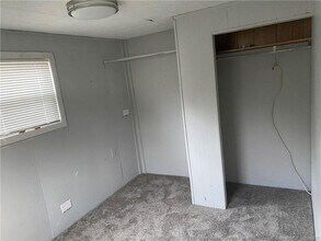20 Woodland Dr in Waterford, CT - Building Photo - Building Photo