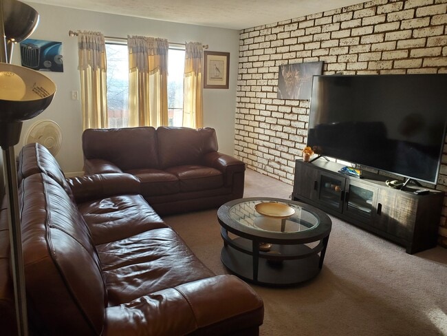 2785 Bingham Dr in Pittsburgh, PA - Building Photo - Building Photo