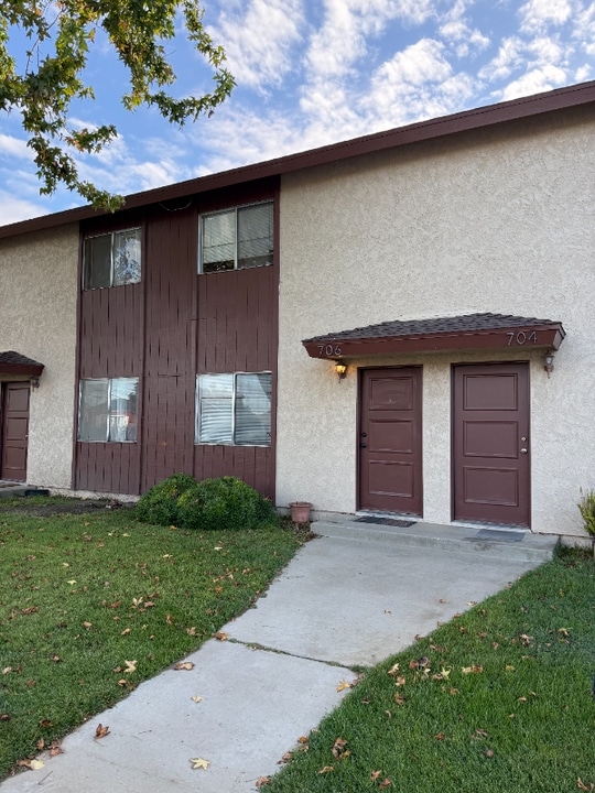 706 N Lincoln St in Santa Maria, CA - Building Photo