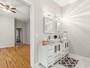 2416 Harriet Ave, Unit # 1 in Minneapolis, MN - Building Photo - Building Photo