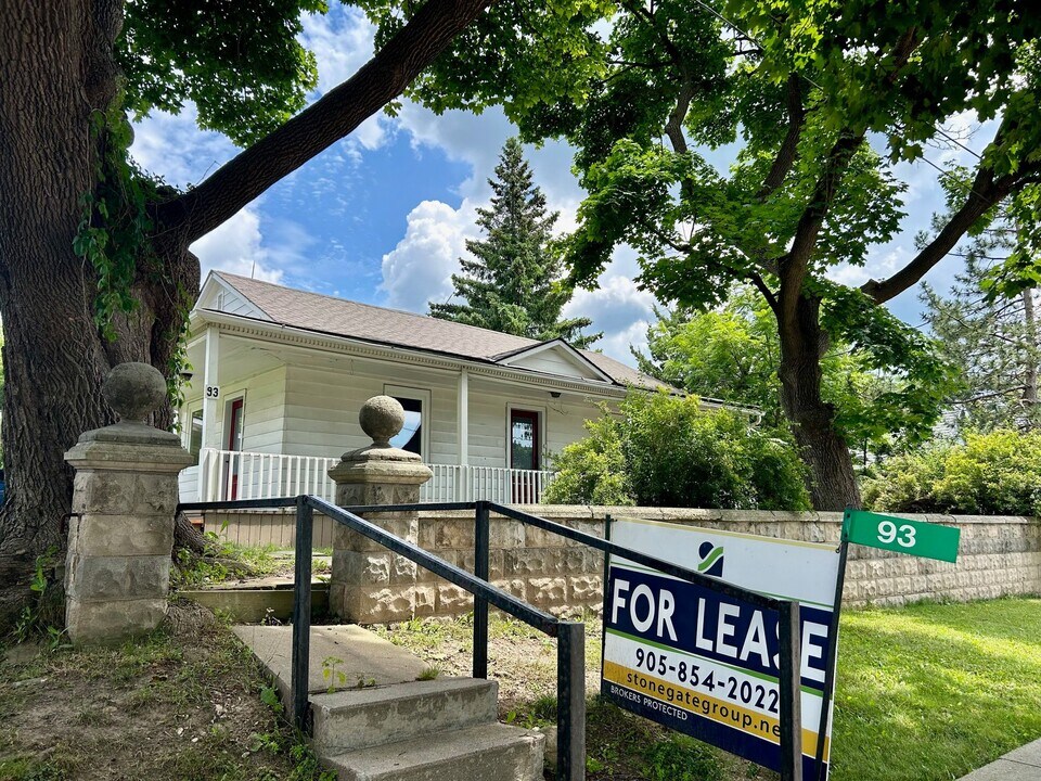 93 Main St S, Unit Main in Milton, ON - Building Photo