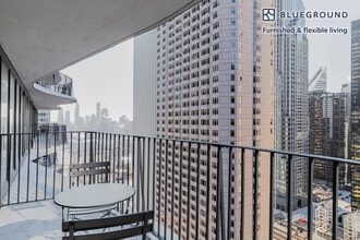 225 N Columbus Dr in Chicago, IL - Building Photo - Building Photo