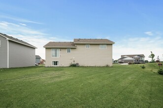 404 Terning Way in Howard Lake, MN - Foto de edificio - Building Photo