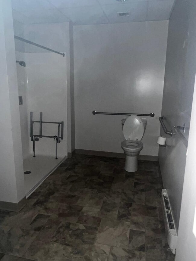 11 Lawrence St, Unit 309 in Lawrence, MA - Foto de edificio - Building Photo