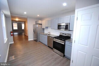 229 E Broad St in Burlington, NJ - Building Photo - Building Photo