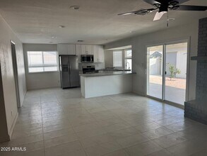 8837 W Highland Ave in Phoenix, AZ - Building Photo - Building Photo