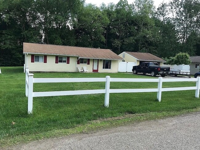 225 Sandalwood Dr