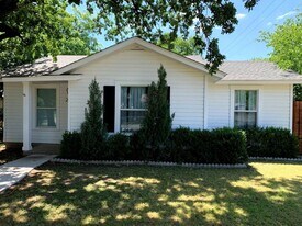 2021 Bluebonnet Dr in Fort Worth, TX - Building Photo